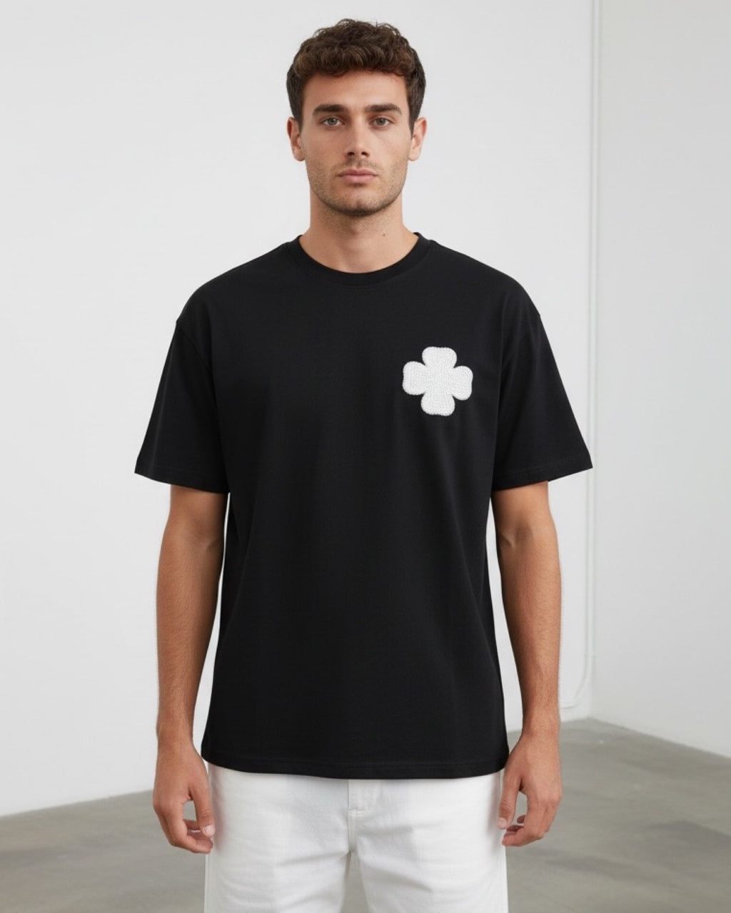 T-SHIRT REGULAR BRODÉ TRÈFLE