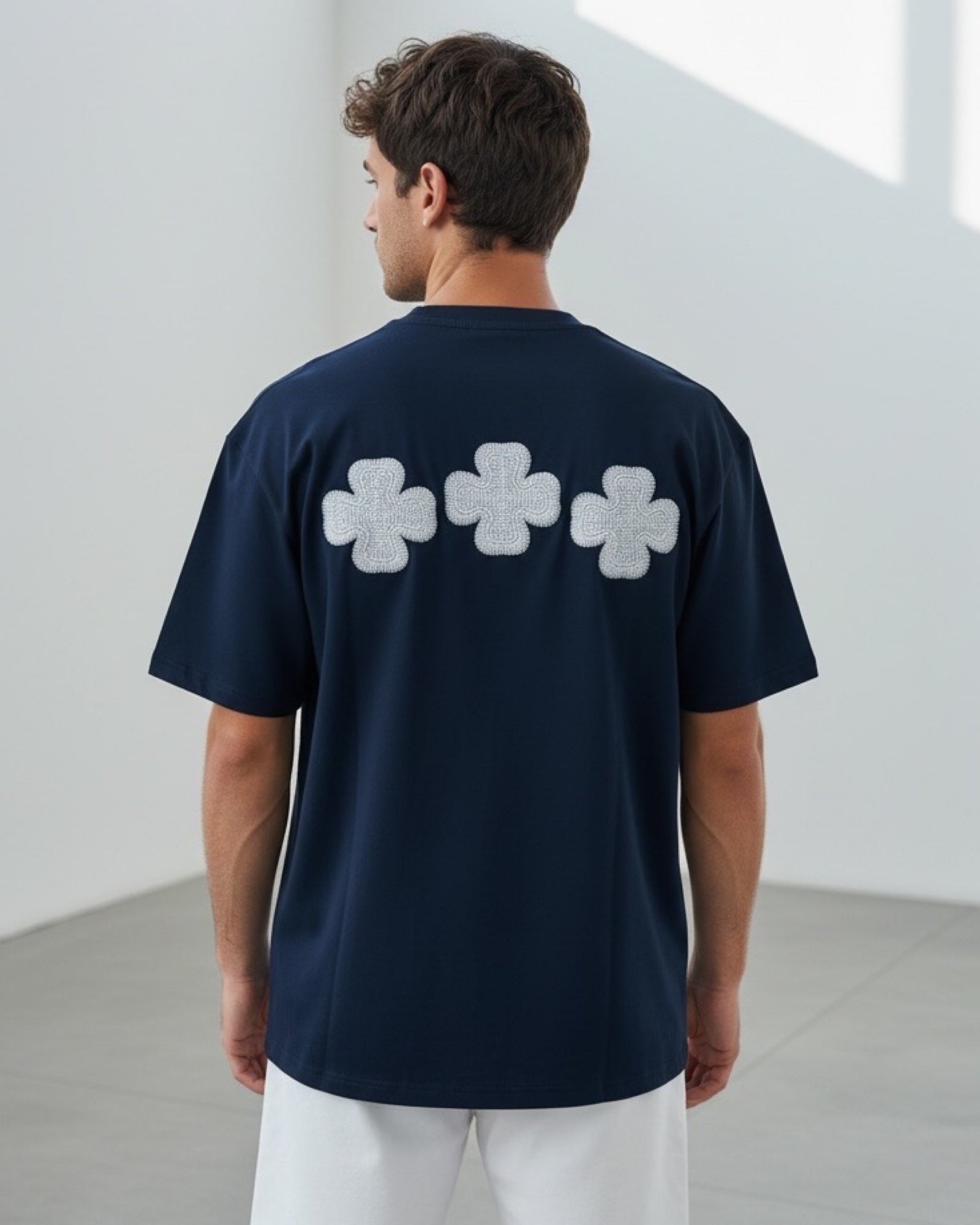 T-SHIRT REGULAR BRODÉ TRÈFLE