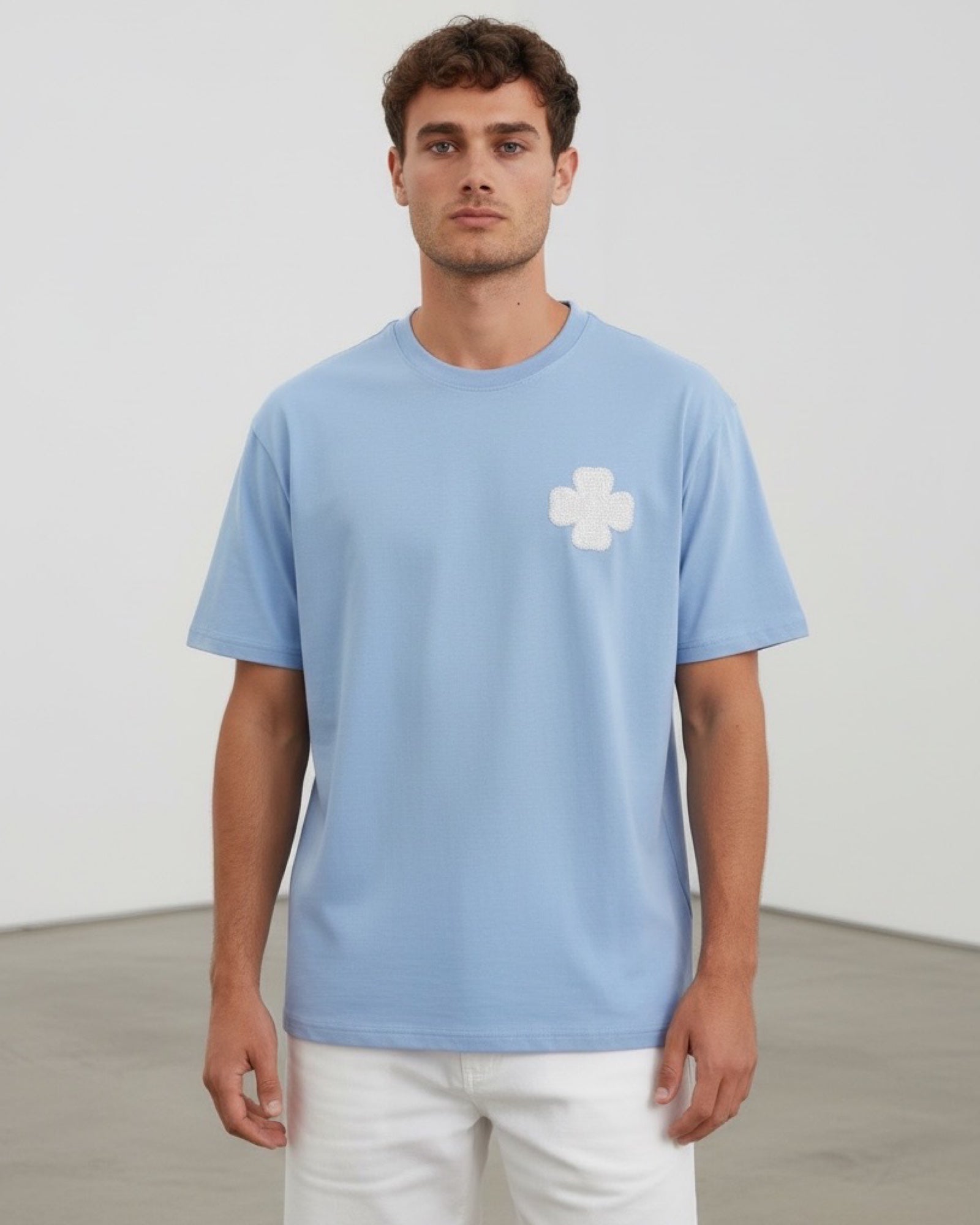 T-SHIRT REGULAR BRODÉ TRÈFLE