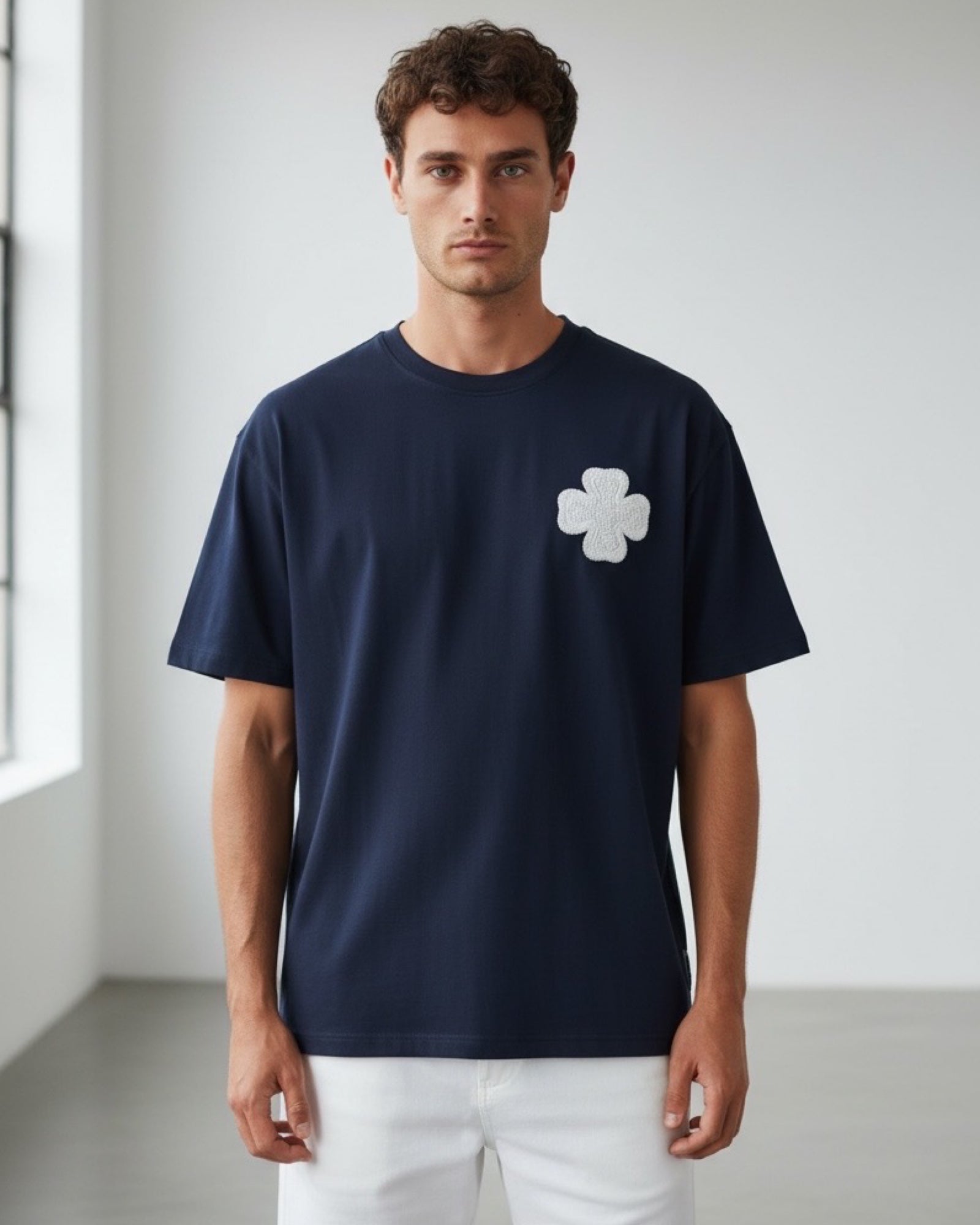 T-SHIRT REGULAR BRODÉ TRÈFLE