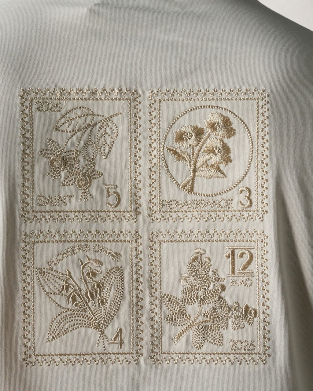 T-SHIRT BRODÉ TIMBRES