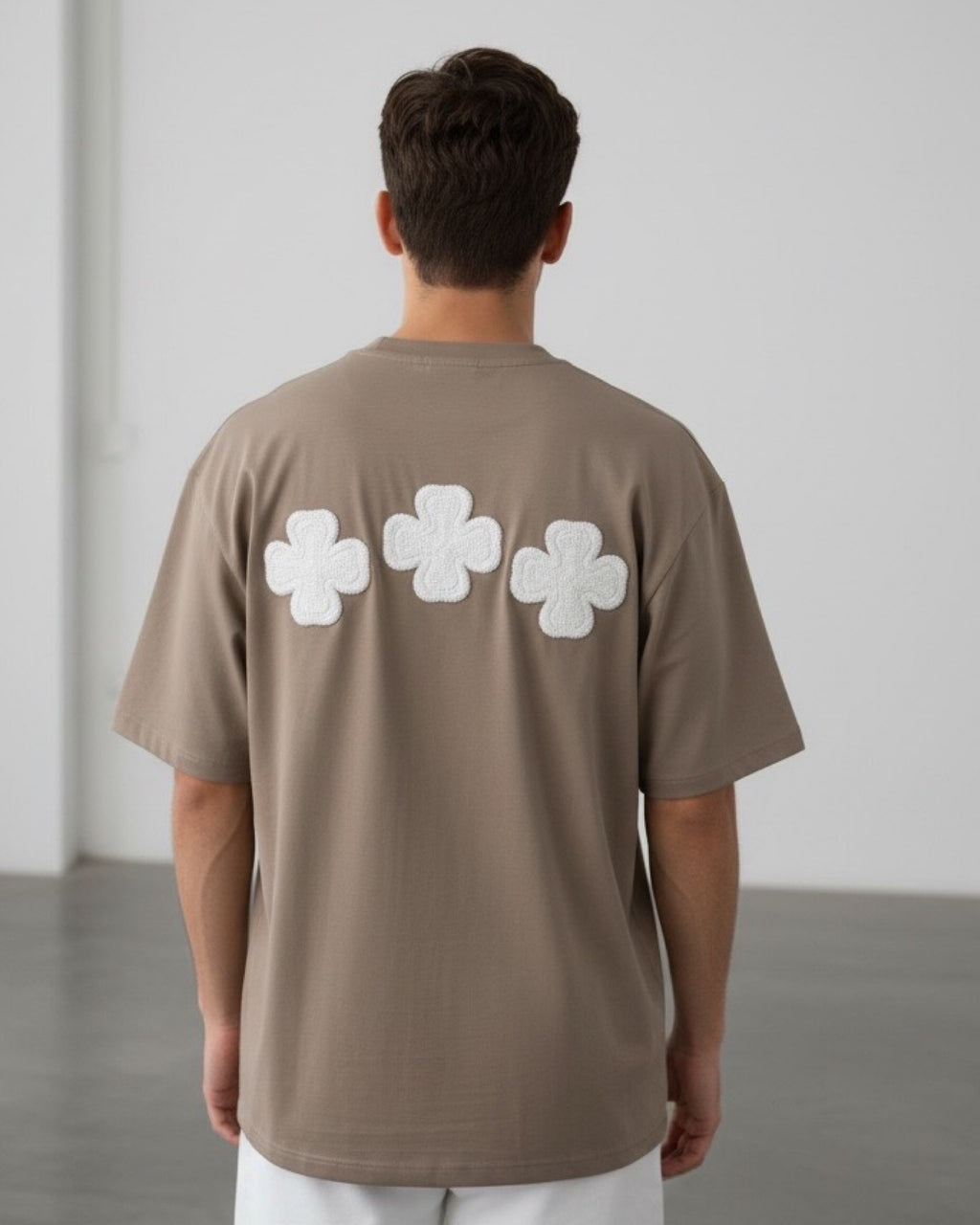 T-SHIRT REGULAR BRODÉ TRÈFLE