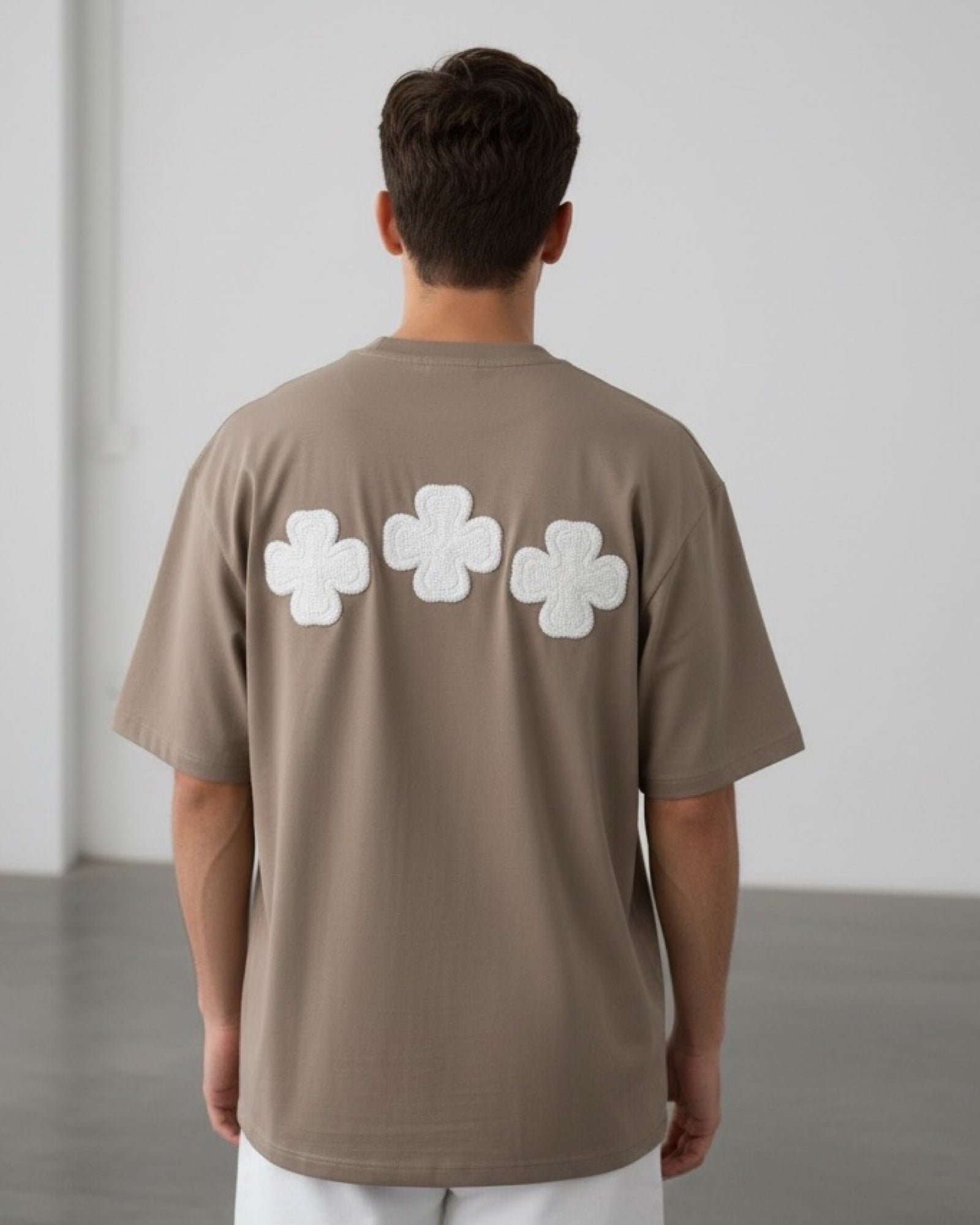 T-SHIRT REGULAR BRODÉ TRÈFLE